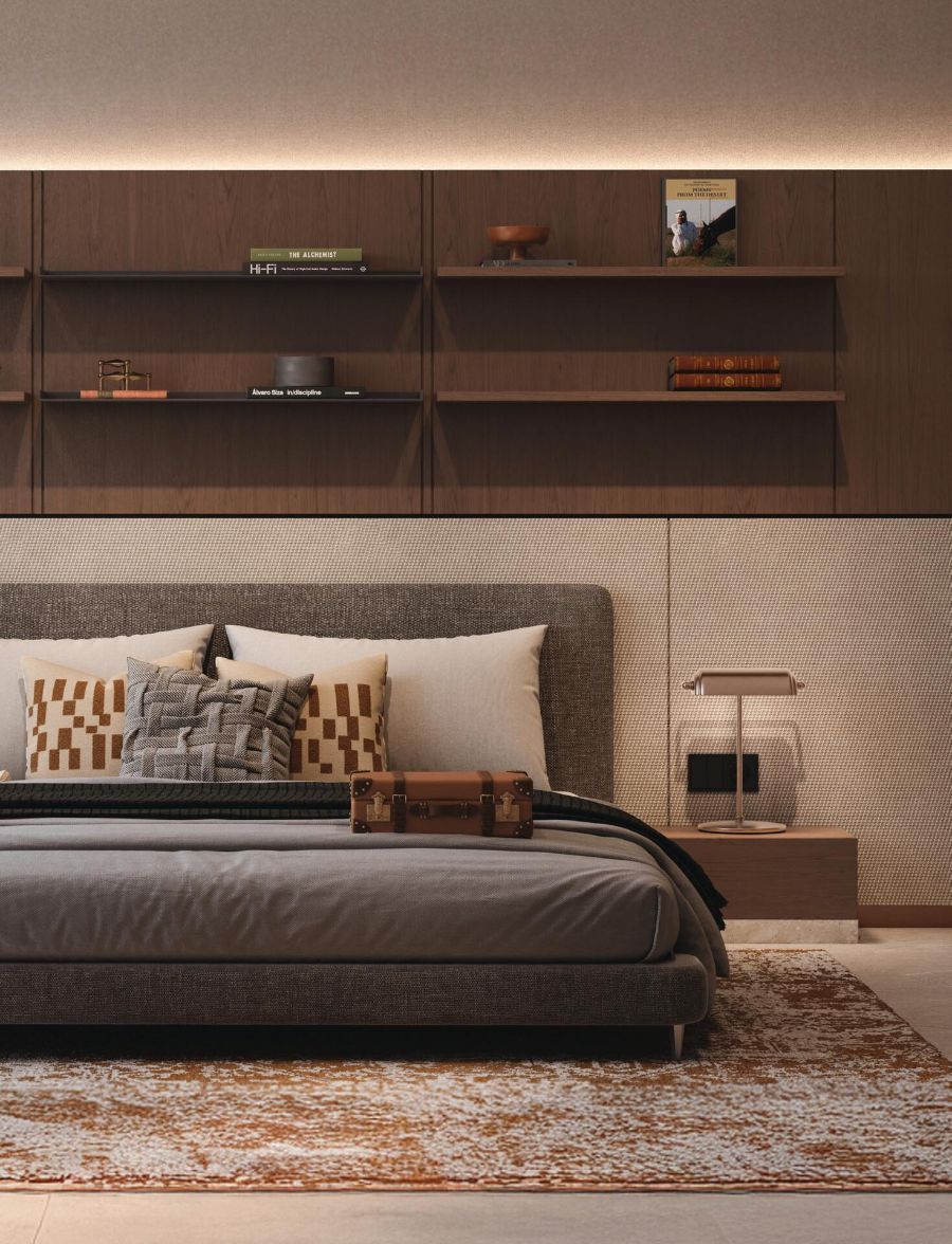 Schlafzimmer einer Wohnung aus der Kollektion „The Archive by Imtiaz“ mit Regalen und einem Kopfteil aus Holz